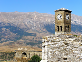 Albanien -- Uhrturm auf der Festung Gjirokaster (Silberburg)